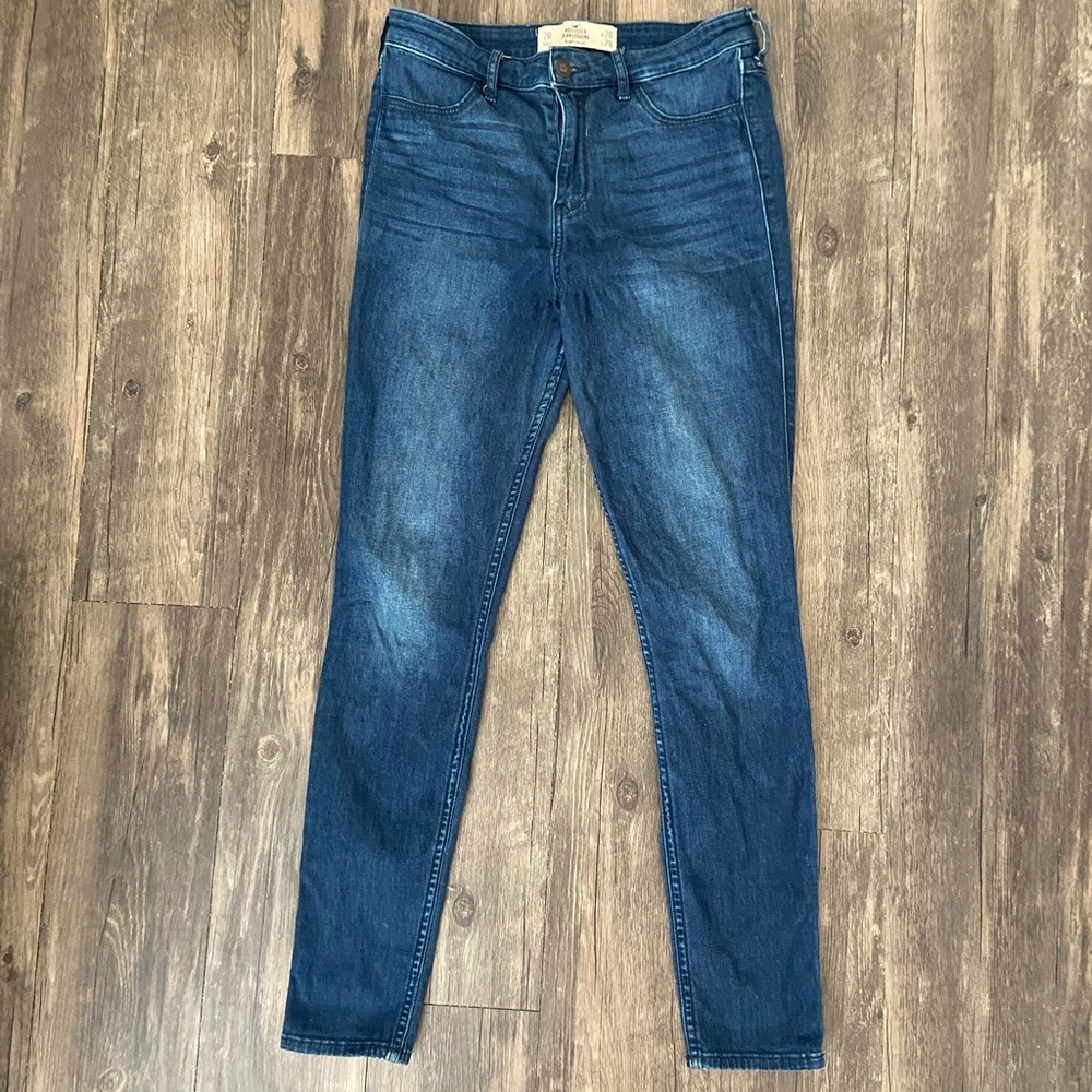 Hollister Mid rise Dark Wash Skinny jeans w: 28